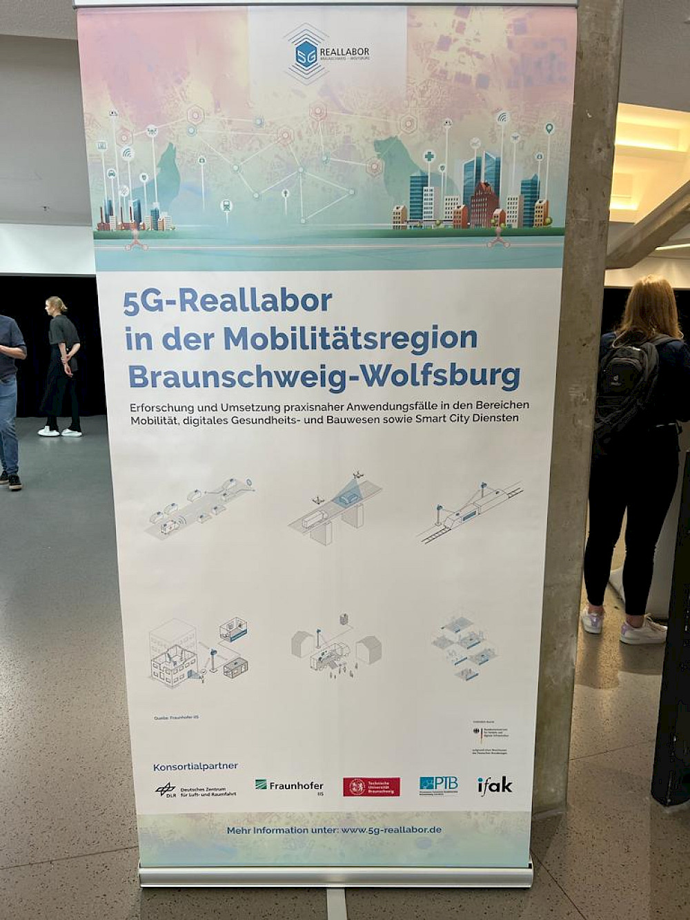 <p>On June 20/21, 2023, the project RettungsNetz-5G was invited to the 5G Reallabor Braunschweig.</p>